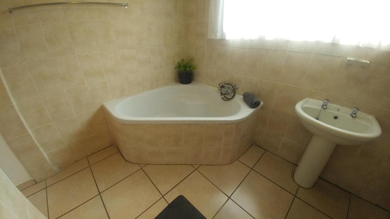 Four Seasons Self-Catering Guest House Граскоп Экстерьер фото
